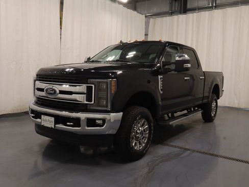 Used 2019 Ford F250 XLT w/ XLT Premium Package AWD/4WD image 6