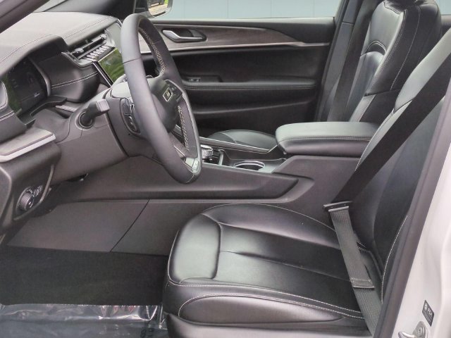 Used 2024 Jeep Grand Cherokee Limited AWD/4WD image 12