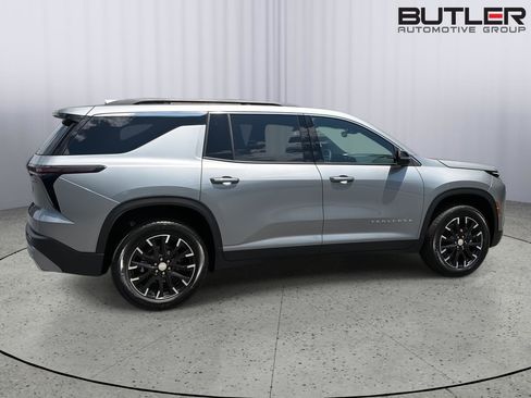 New 2026 Chevrolet Traverse LT w/ Sun and Wheel Package FWD image 7