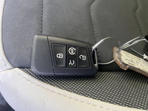 Used 2026 Volkswagen Taos SE AWD/4WD image 25