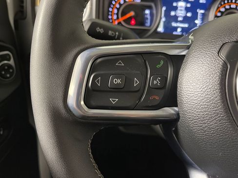 Used 2025 Jeep Wrangler Sahara image 26