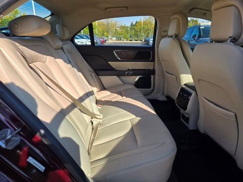 Used 2017 Lincoln Continental Select w/ Climate Package image 9