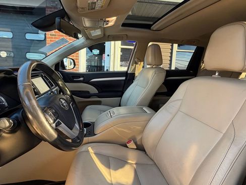 Used 2019 Toyota Highlander XLE image 9