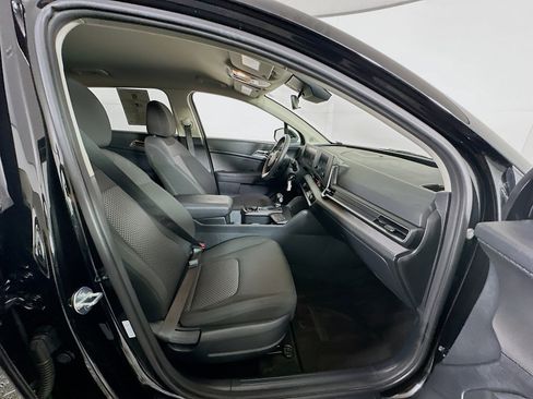 Used 2025 Kia Sportage LX image 31