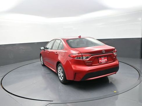 Used 2021 Toyota Corolla LE FWD image 44
