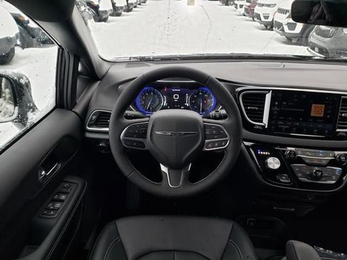 New 2026 Chrysler Voyager LX image 9