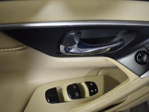 Used 2015 Nissan Altima 2.5 SV w/ Convenience Package FWD image 8