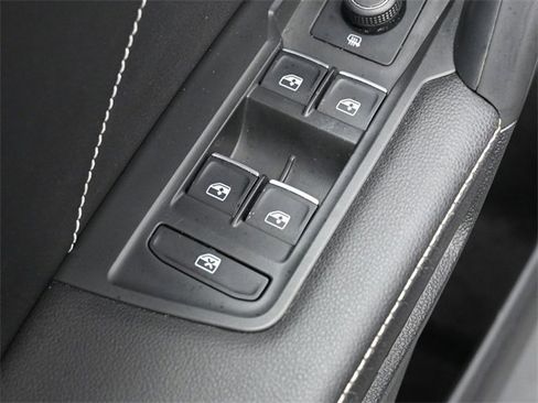 Used 2023 Volkswagen Tiguan SE R-Line image 13