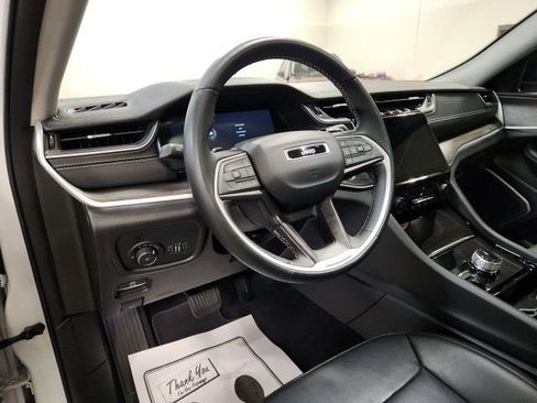 Used 2022 Jeep Grand Cherokee Limited image 14