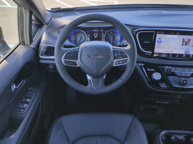 New 2026 Chrysler Pacifica Select FWD image 16