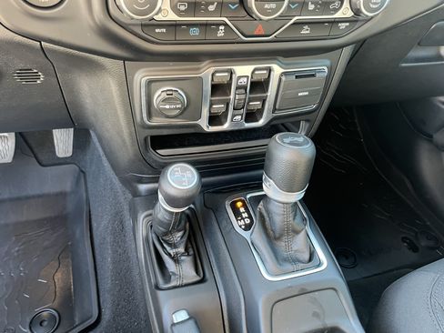 Used 2023 Jeep Wrangler Unlimited w/ Cold Weather Group AWD/4WD image 23