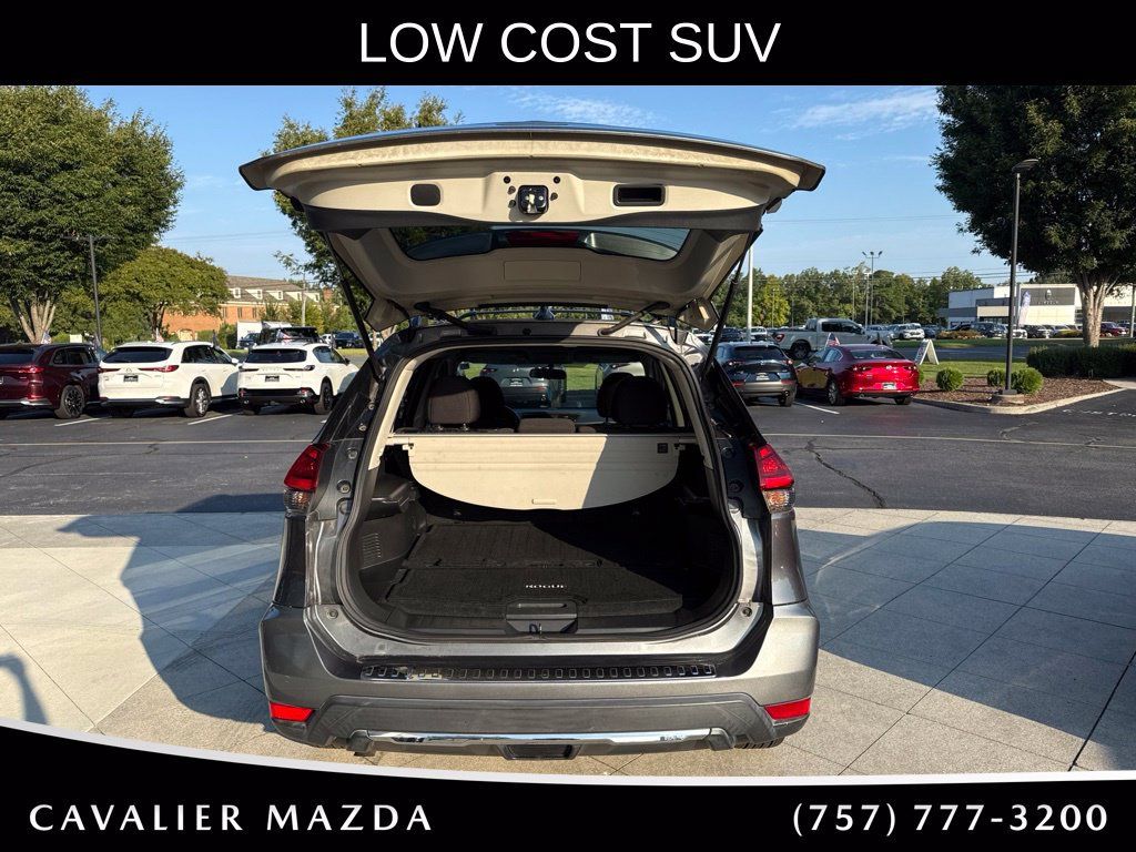 Used 2017 Nissan Rogue SV w/ Midnight Edition Package FWD image 9
