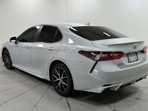 Certified 2022 Toyota Camry SE image 15