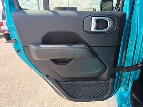 Used 2020 Jeep Wrangler Unlimited Sahara AWD/4WD image 16