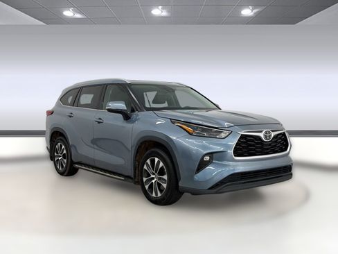 Used 2022 Toyota Highlander XLE FWD image 7