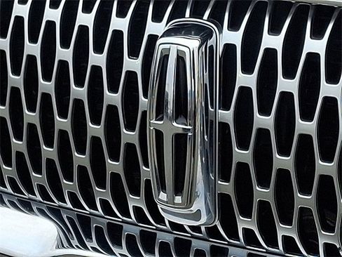 Used 2022 Lincoln Nautilus Reserve image 32