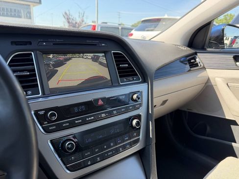 Used 2015 Hyundai Sonata Limited w/ Option Group 06 FWD image 19