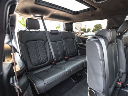 Used 2022 Jeep Grand Wagoneer Series III w/ Flexible Seating Group AWD/4WD image 29
