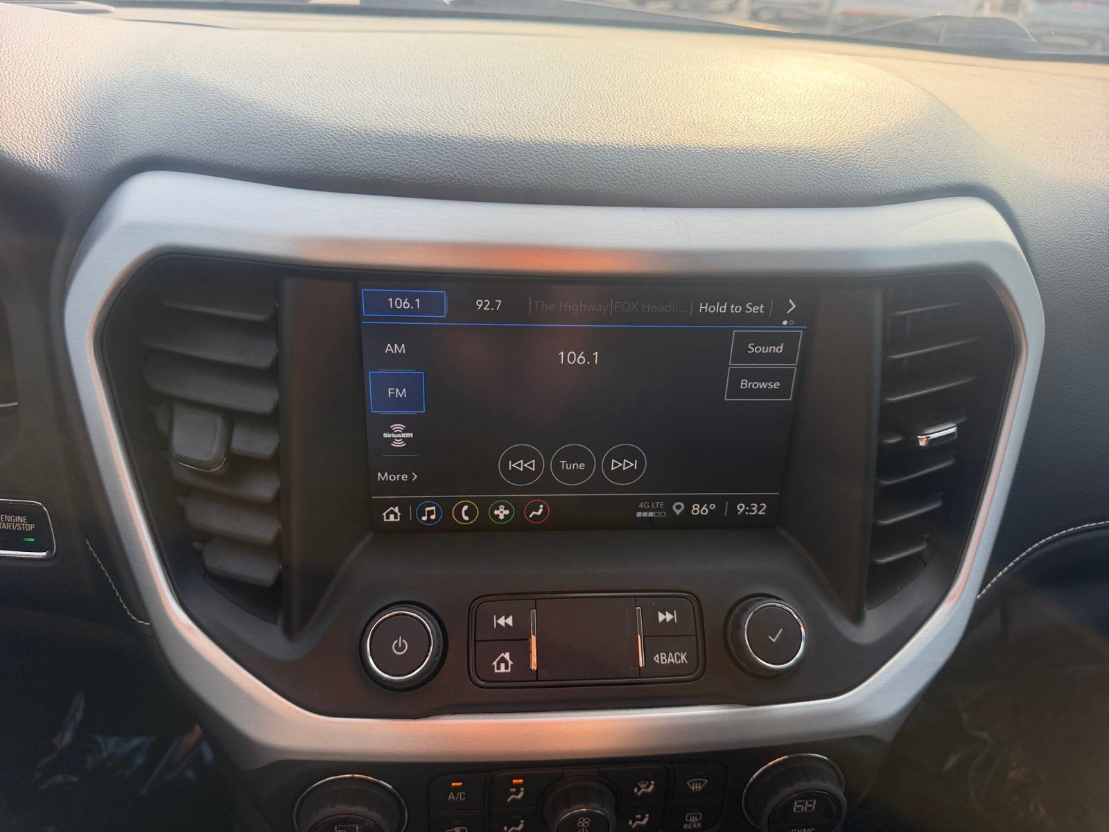 Used 2022 GMC Acadia SLE FWD image 15