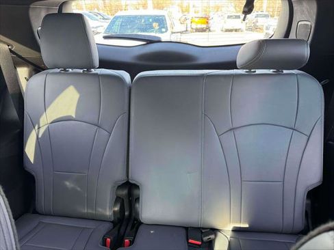Used 2022 Buick Enclave Premium w/ Experience Buick Package image 12