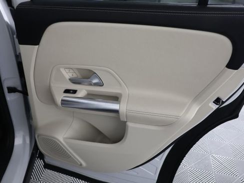 Used 2024 Mercedes-Benz GLA 250 4MATIC w/ Winter Heating Package image 27