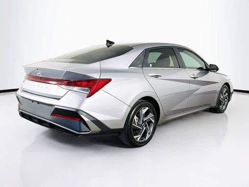 Used 2025 Hyundai Elantra SEL image 24