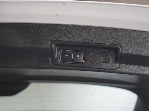 Used 2021 Ford Explorer XLT w/ XLT Sport Appearance Package image 11