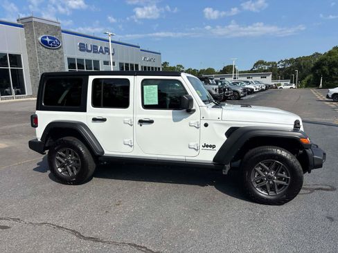 Used 2024 Jeep Wrangler Unlimited Sport AWD/4WD image 2