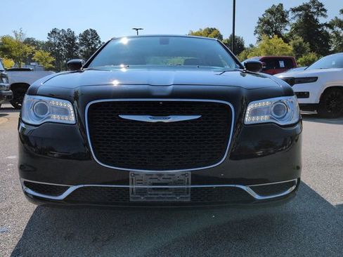 Used 2022 Chrysler 300 Touring image 8