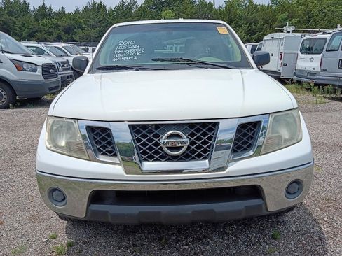 Used 2010 Nissan Frontier SE RWD image 2