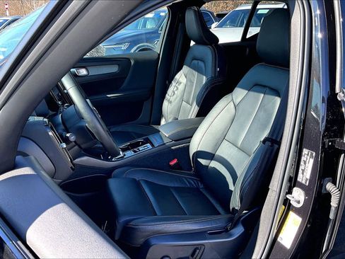 Used 2023 Volvo XC40 B5 Plus w/ Driver Assist Package image 9