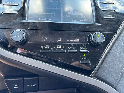 Used 2019 Toyota Camry SE FWD image 24