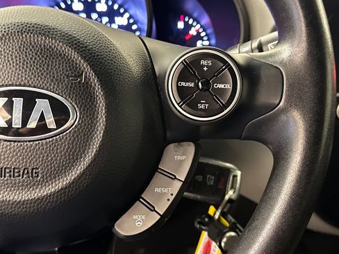 Used 2016 Kia Soul FWD image 25