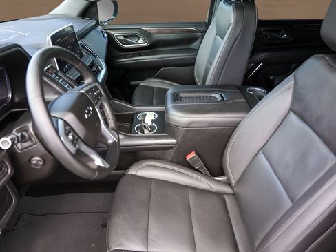 Used 2023 Chevrolet Suburban Z71 w/ Luxury Package AWD/4WD image 9