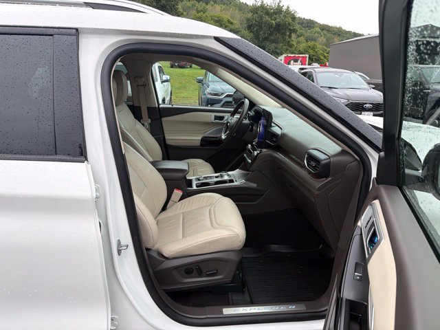 Used 2024 Ford Explorer Platinum w/ Technology Package AWD/4WD image 30