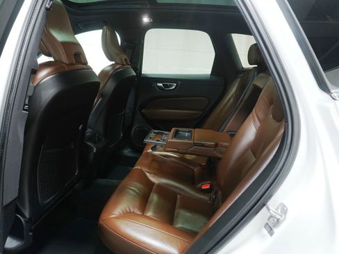 Used 2021 Volvo XC60 T5 Momentum w/ Premium Package AWD/4WD image 14