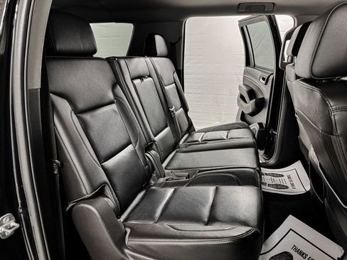 Used 2019 Chevrolet Suburban LT image 10