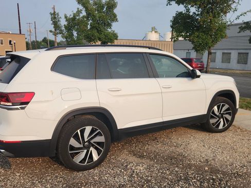 Used 2024 Volkswagen Atlas SE AWD/4WD image 4