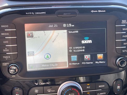 Used 2015 Kia Soul + w/ Primo Package FWD image 14