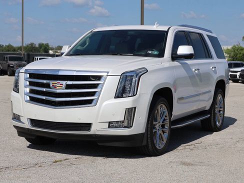Used 2020 Cadillac Escalade Luxury AWD/4WD image 6
