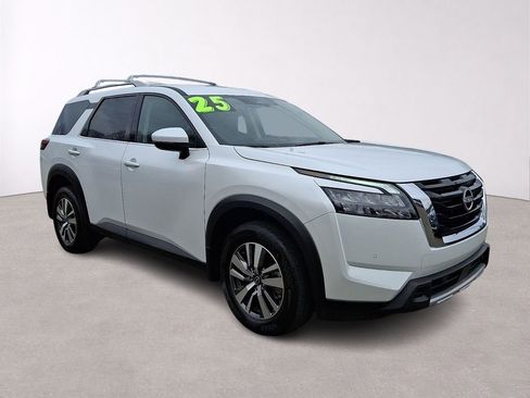 Used 2025 Nissan Pathfinder SL AWD/4WD image 1