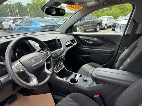 Used 2024 GMC Terrain SLE FWD image 10
