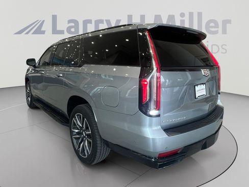 Used 2024 Cadillac Escalade ESV Sport AWD/4WD image 3