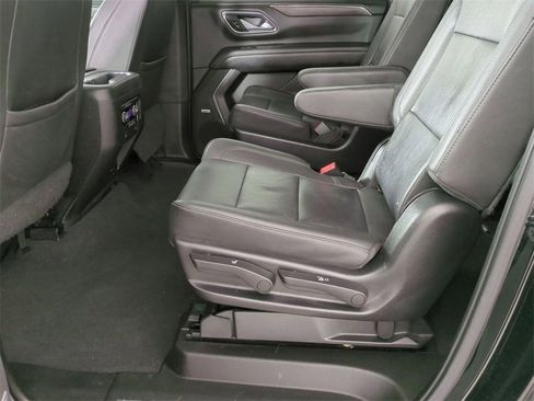 Used 2022 Chevrolet Suburban LT w/ Luxury Package image 26