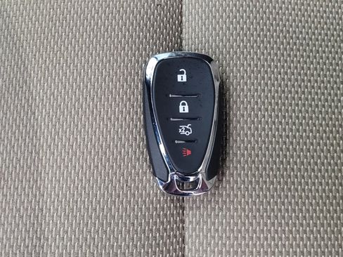 Used 2023 Chevrolet Traverse LS image 32