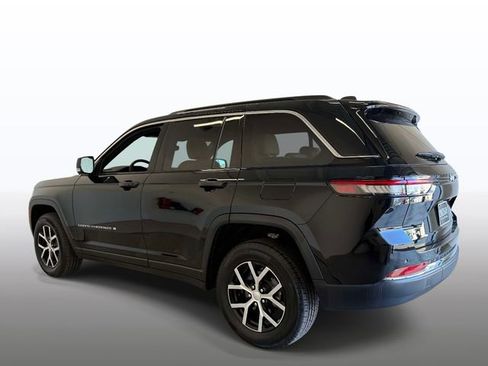Used 2025 Jeep Grand Cherokee Limited AWD/4WD image 12