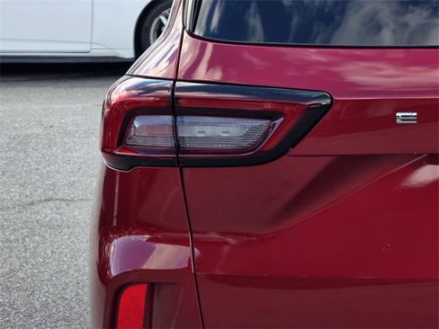 Certified 2025 Ford Escape ST-Line image 6