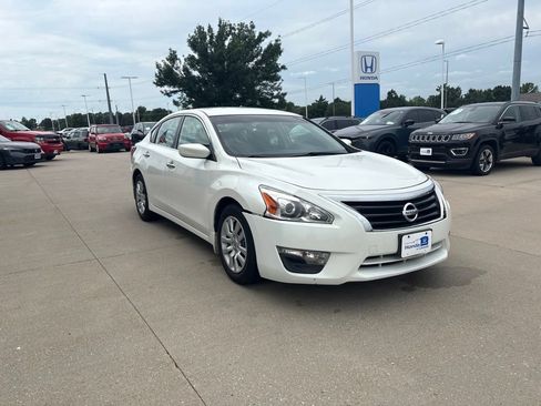Used 2013 Nissan Altima 2.5 S FWD image 3