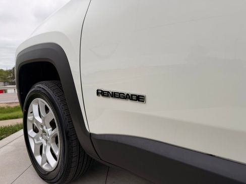 Used 2017 Jeep Renegade Latitude AWD/4WD image 11