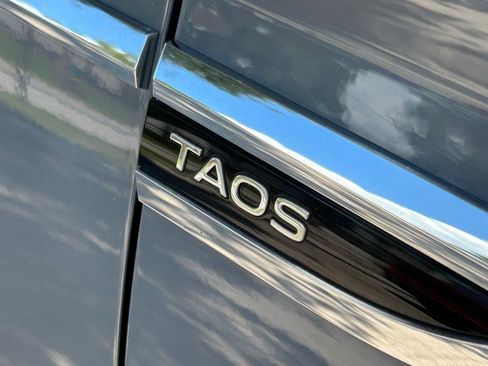 Used 2024 Volkswagen Taos SE w/ Panoramic Sunroof Package FWD image 38